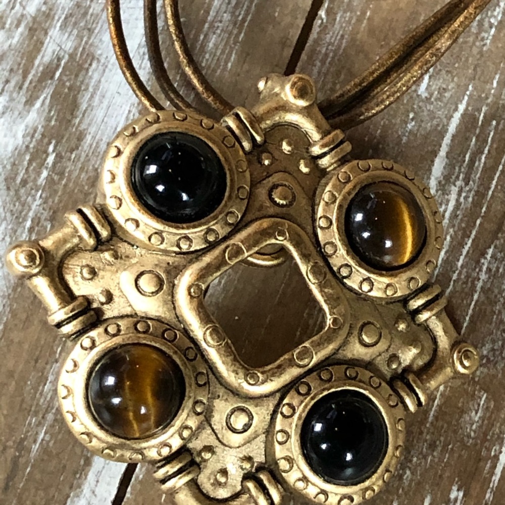 Leather pendent necklace - Picture 4 of 8